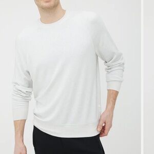 KIT and Ace crewneck long sleeves tee, size small